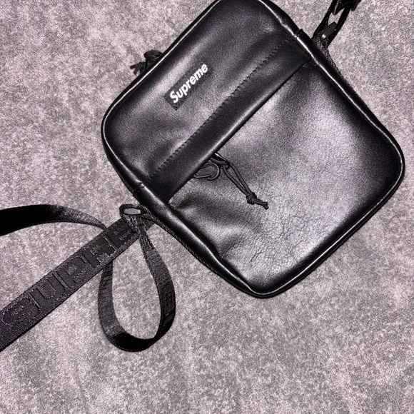 Supreme Black Messenger Bag Sleek Modern Design